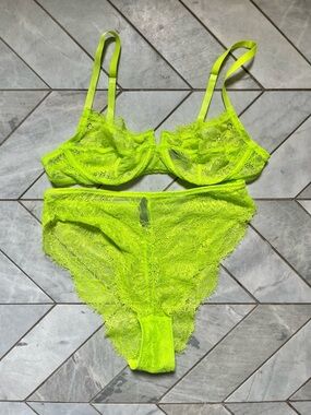 Blush Lime Green Lace 34 B bralette & high leg brief Size Small Set